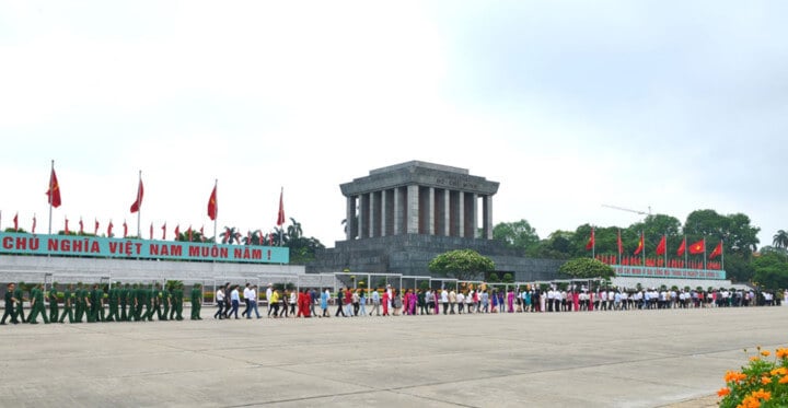 Lăng Bác mở cửa những ngày nào